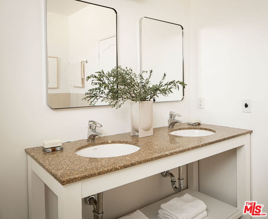 4434 Moorpark Way Unit: 104