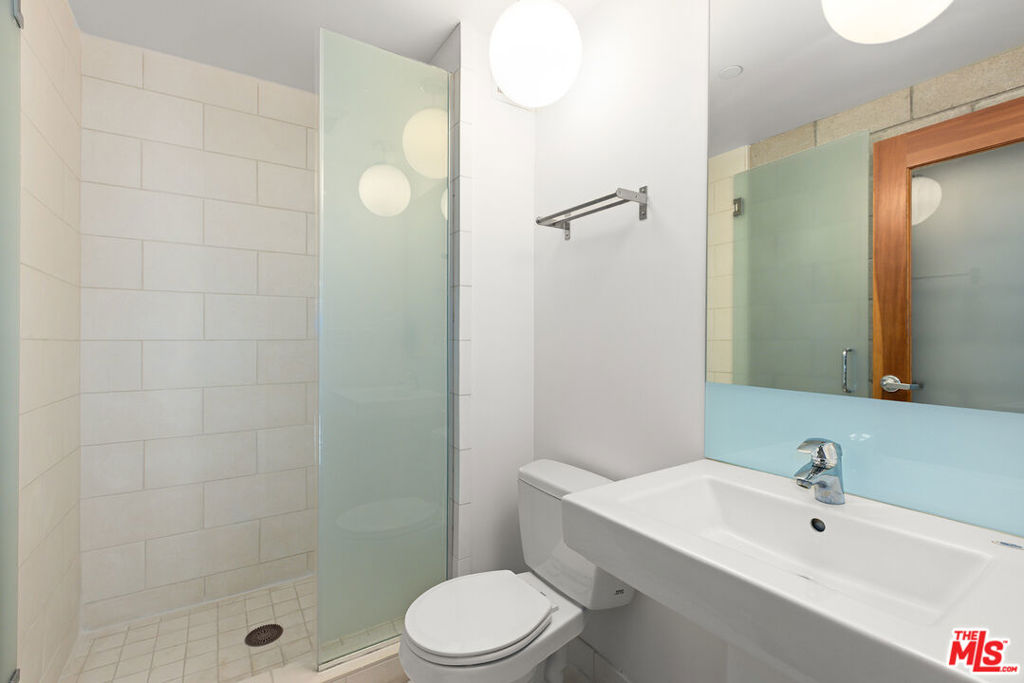 3450 Cahuenga Boulevard 607