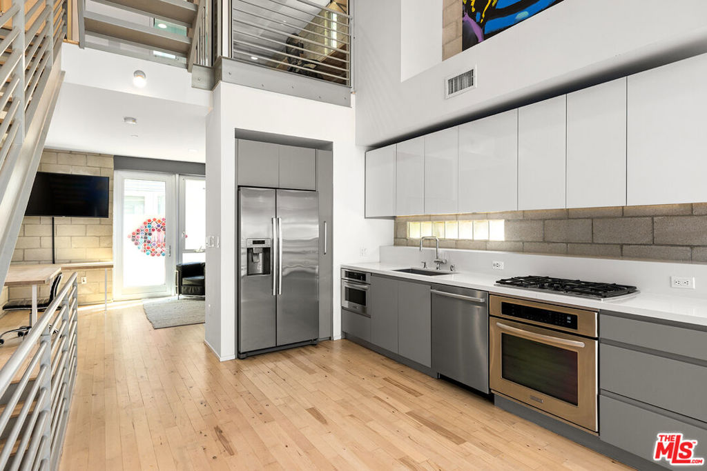3450 Cahuenga Boulevard 607