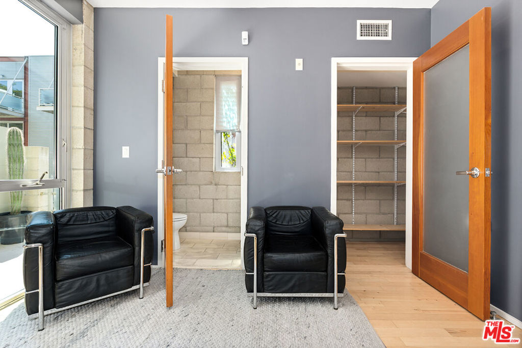 3450 Cahuenga Boulevard 607