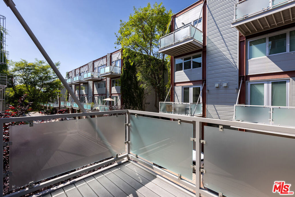 3450 Cahuenga Boulevard 607