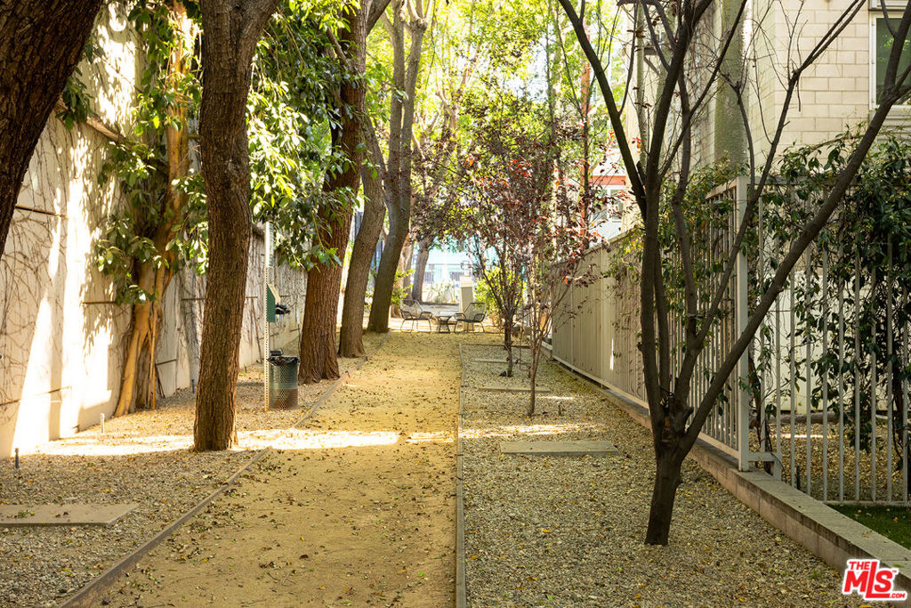 3450 Cahuenga Boulevard 607