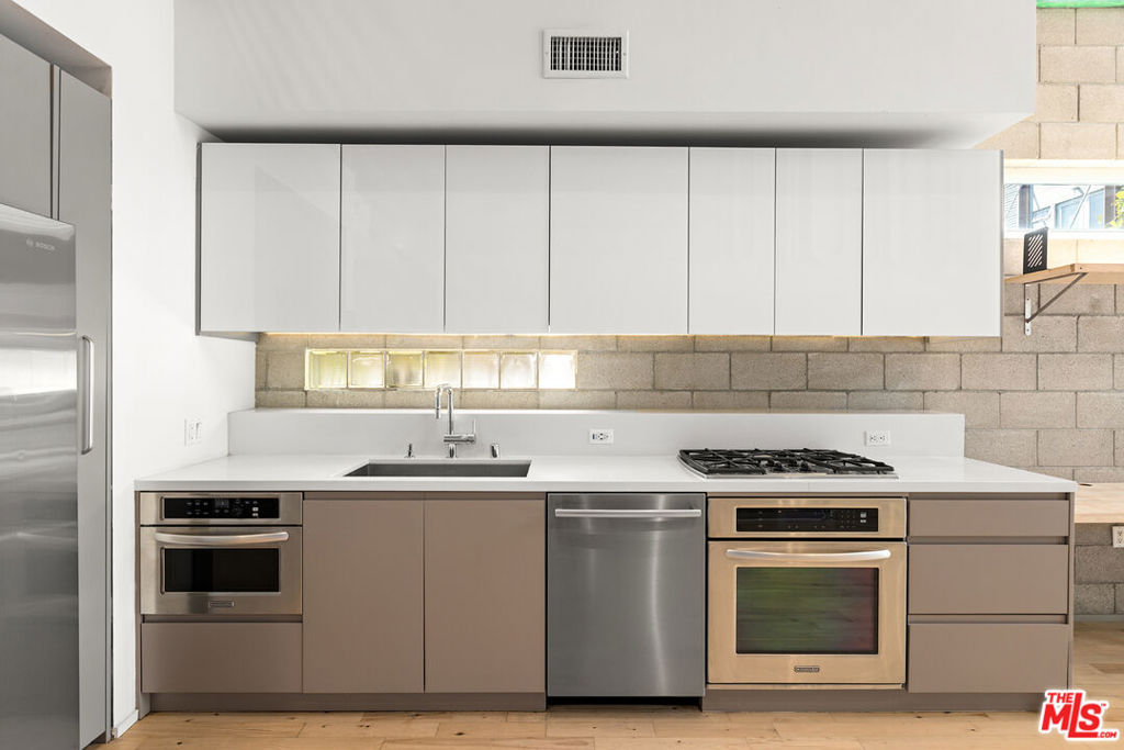 3450 Cahuenga Boulevard 607