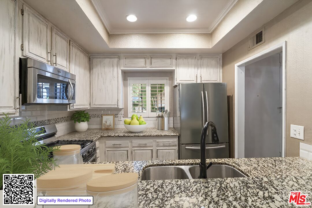 3480 Barham Blvd Unit: 203