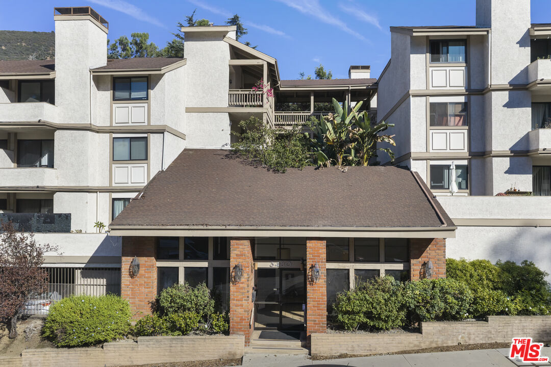 3480 Barham Blvd Unit: 203