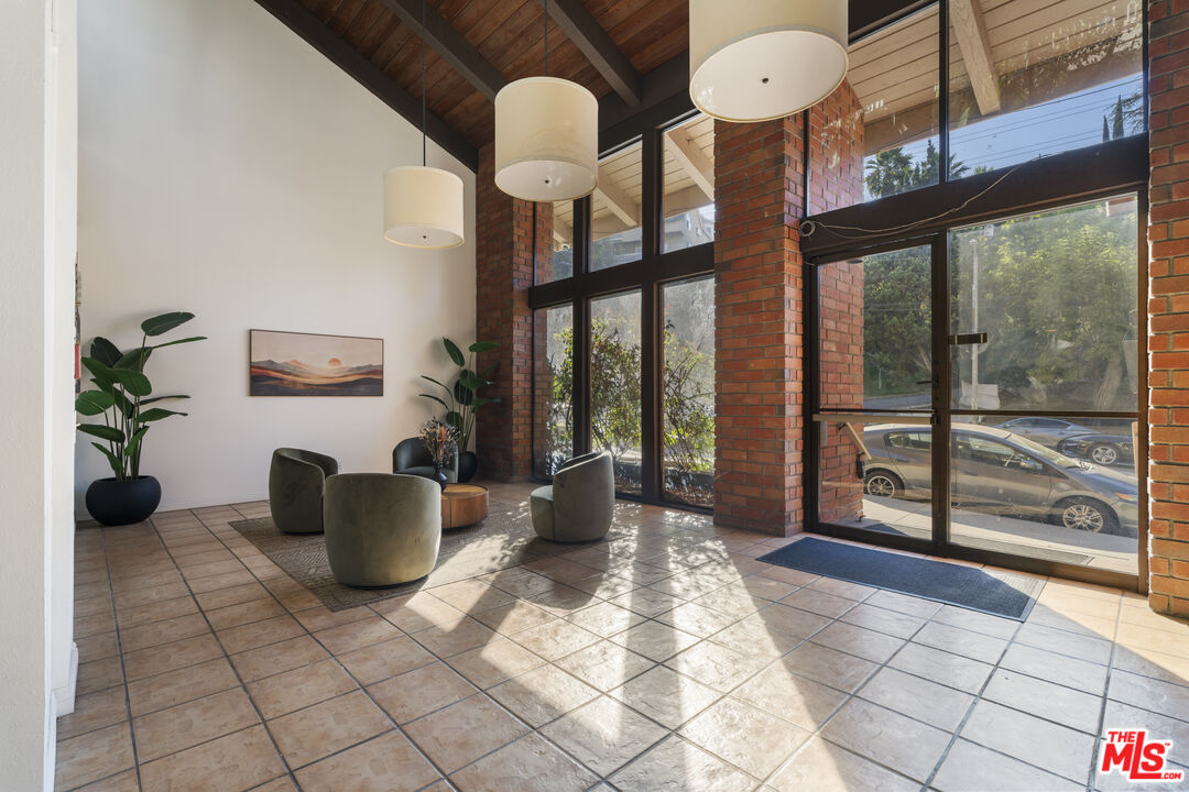 3480 Barham Blvd Unit: 203