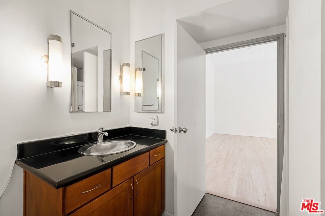 420 S San Pedro St Unit: 327
