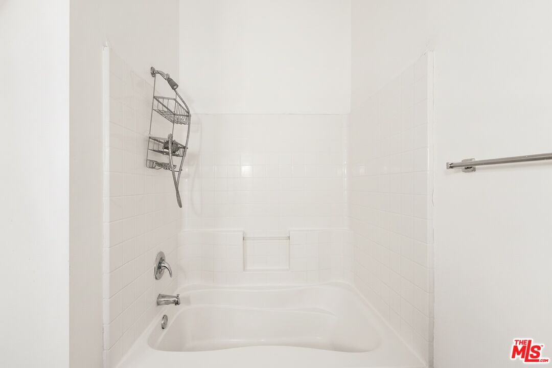 420 S San Pedro St Unit: 327