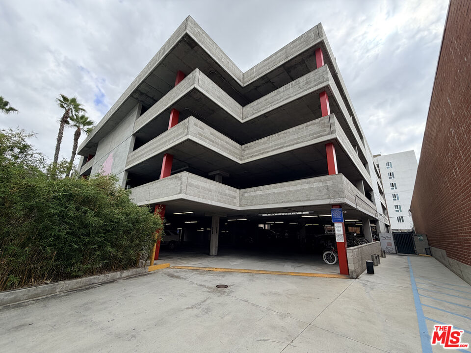 420 S San Pedro St Unit: 327