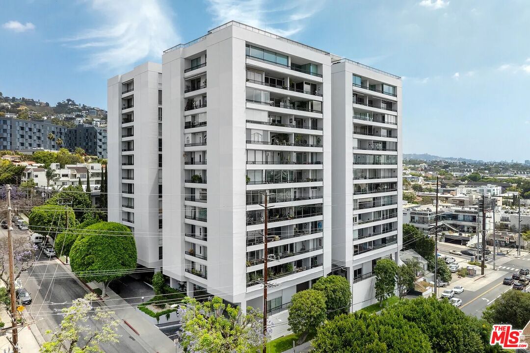 1100 Alta Loma Rd Unit: 1002