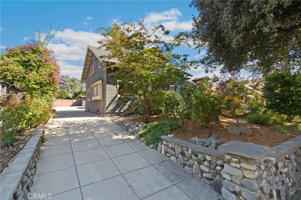 1070 Marengo Avenue N