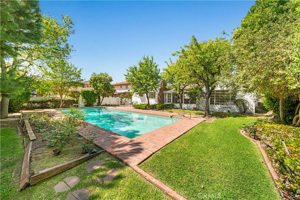 6320 Longmont Avenue