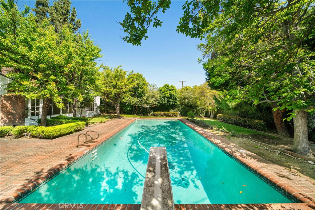 6320 Longmont Avenue