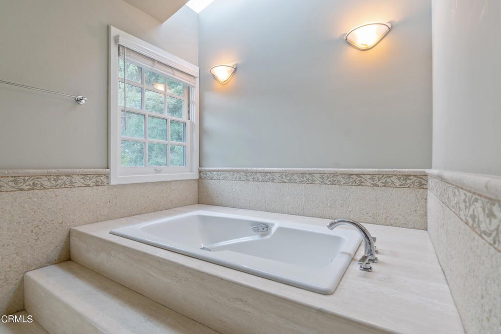 1427 Bluebird Ave Avenue