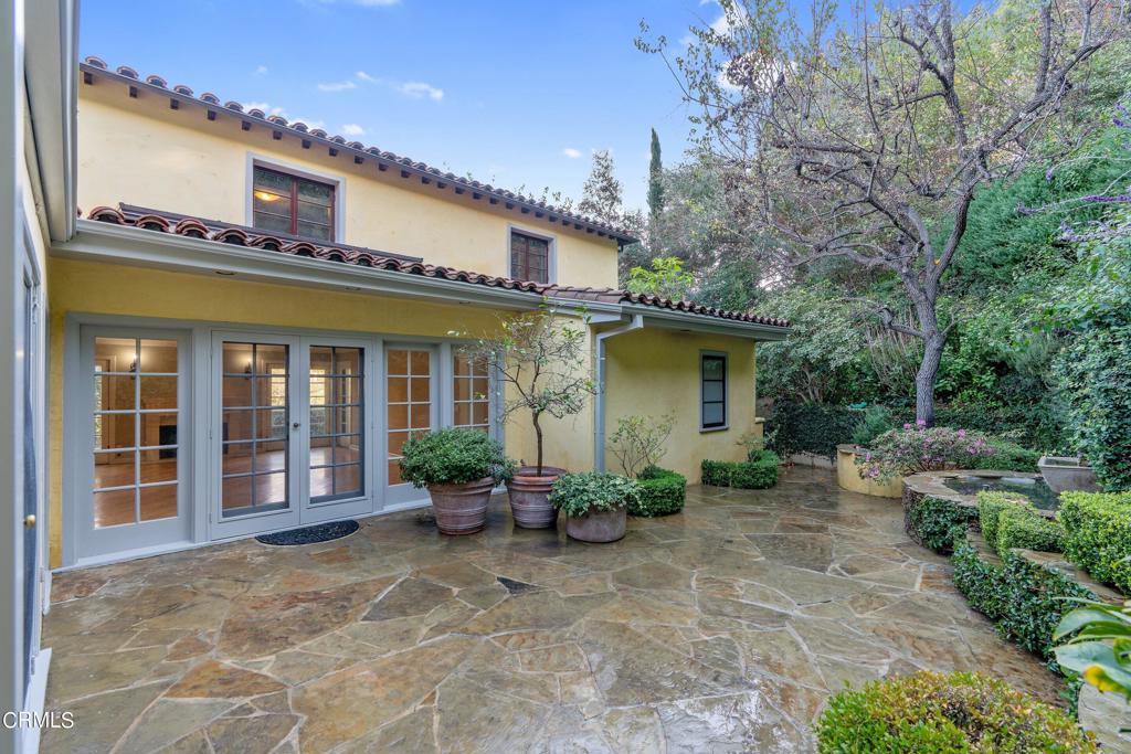 1427 Bluebird Ave Avenue