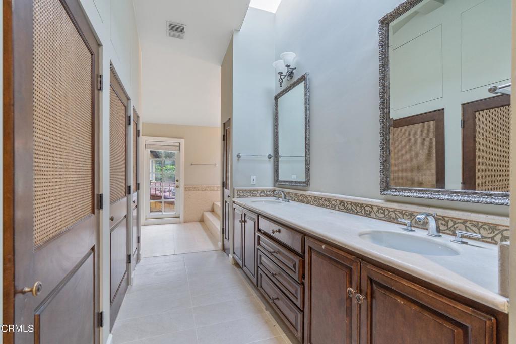 1427 Bluebird Ave Avenue