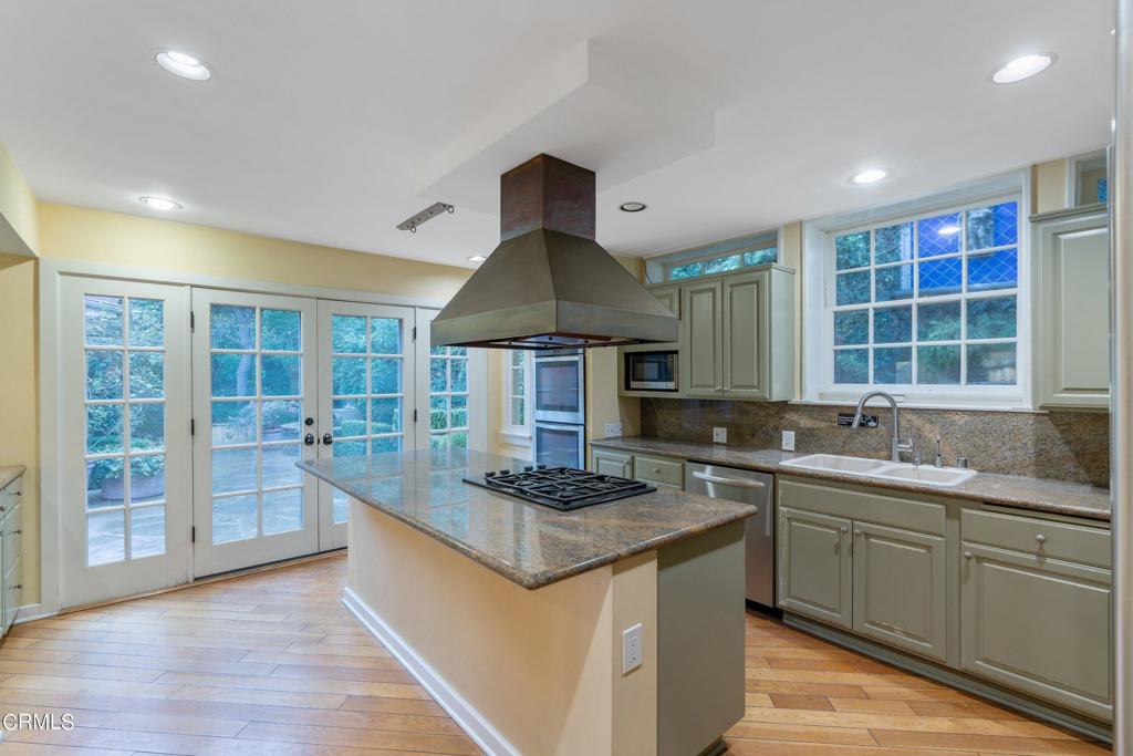 1427 Bluebird Ave Avenue