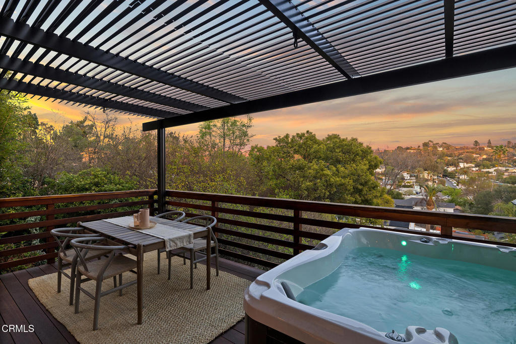 907 Crestwood Terrace