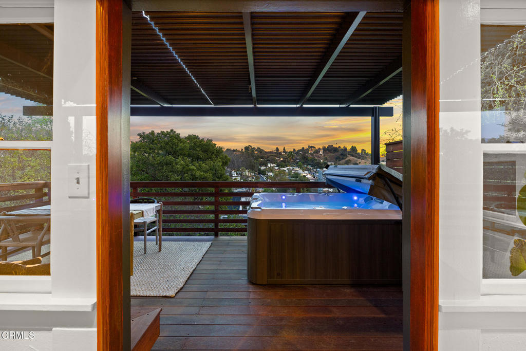 907 Crestwood Terrace