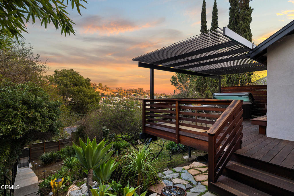 907 Crestwood Terrace