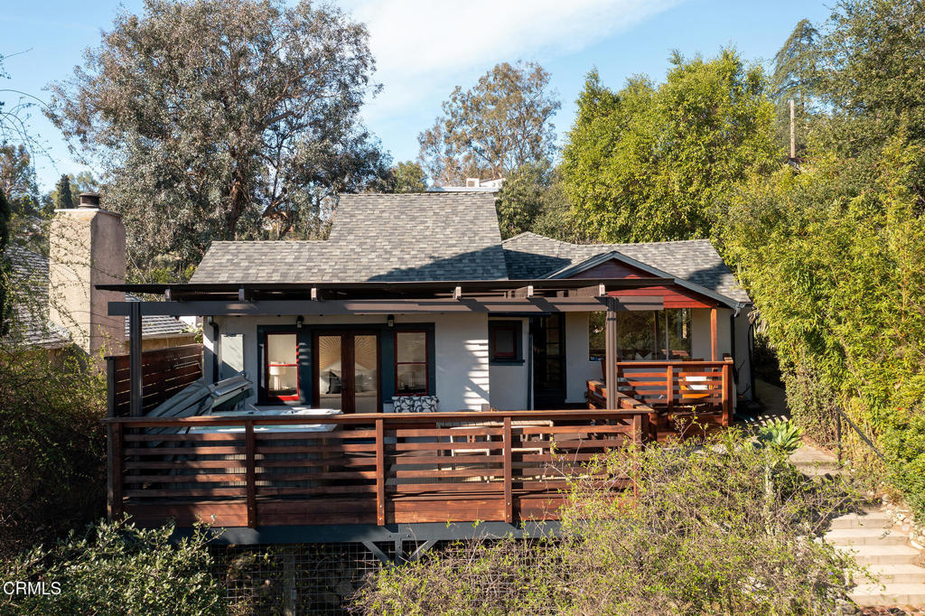 907 Crestwood Terrace