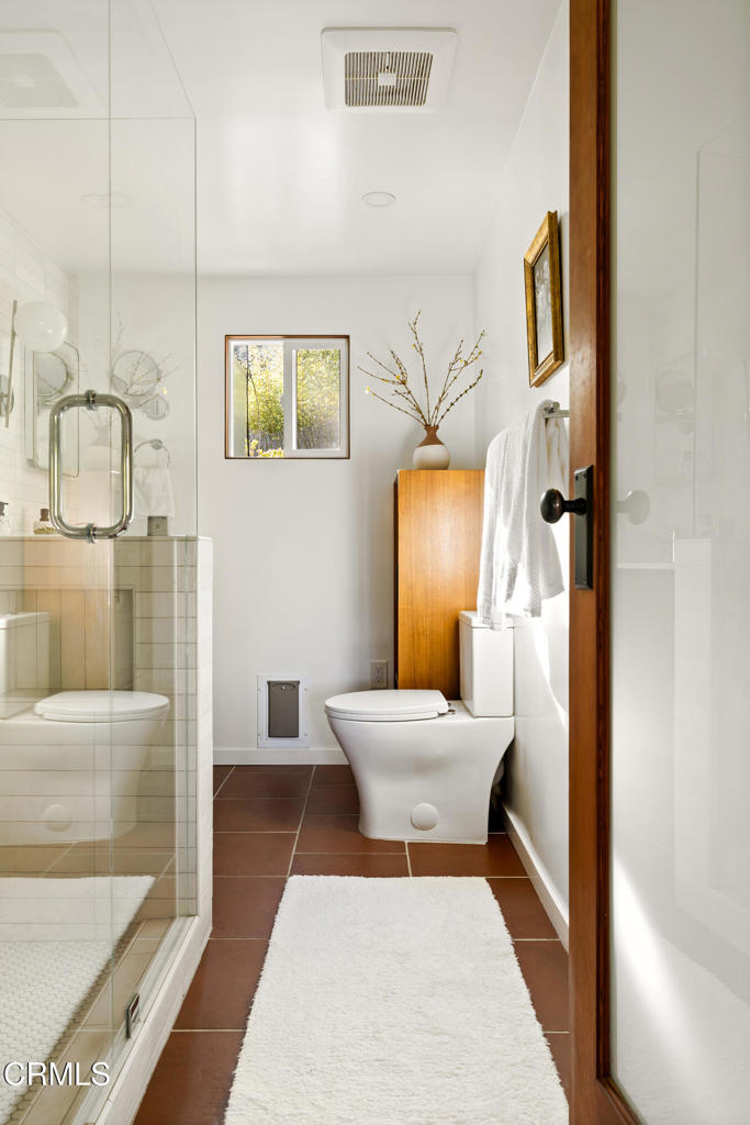 907 Crestwood Terrace