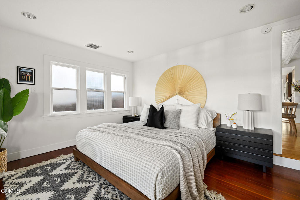 907 Crestwood Terrace