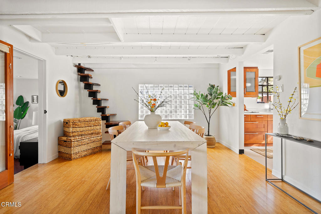 907 Crestwood Terrace