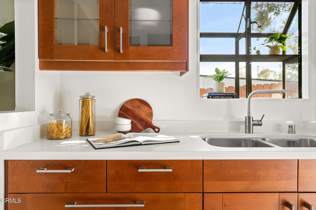 907 Crestwood Terrace