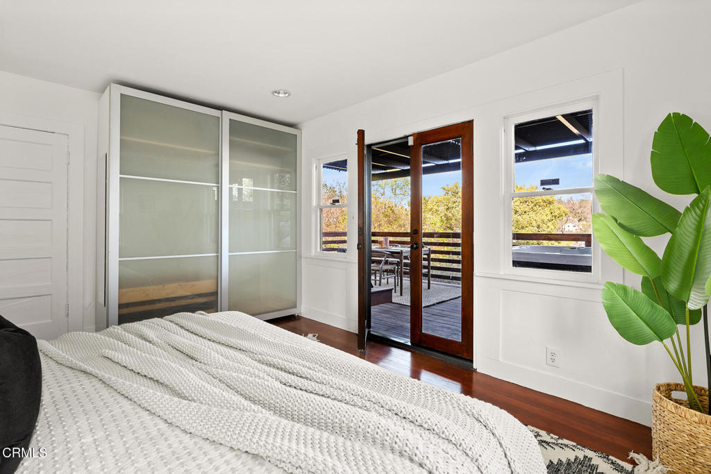 907 Crestwood Terrace