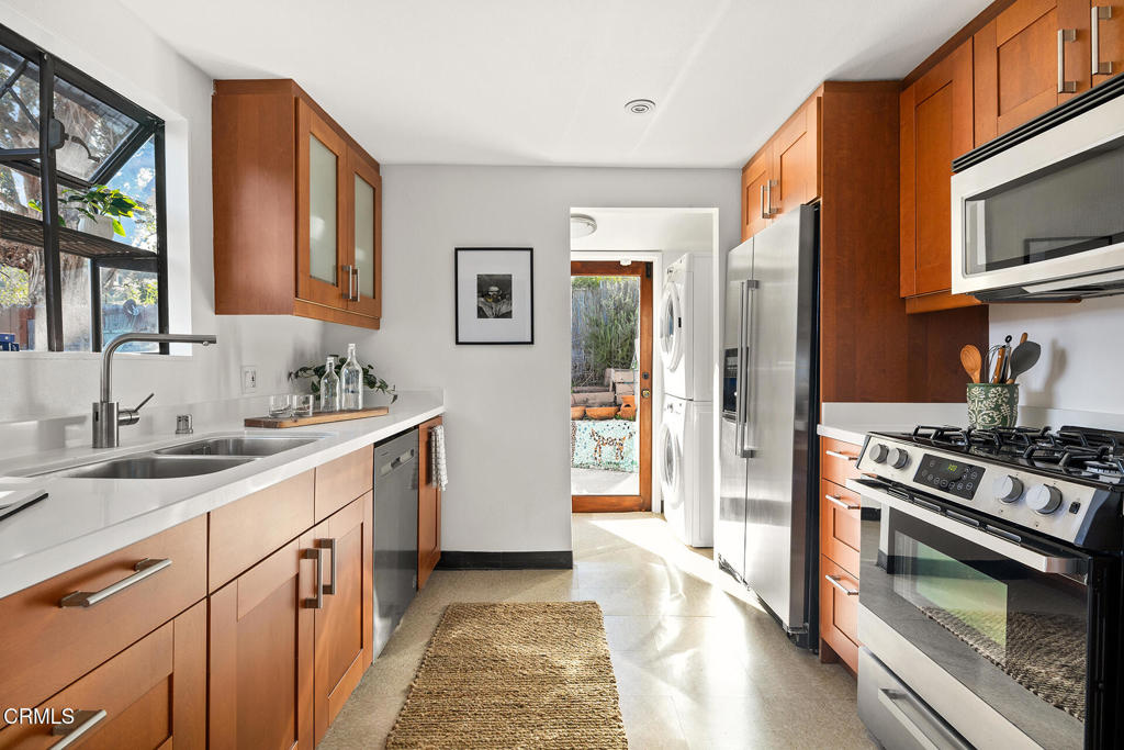 907 Crestwood Terrace