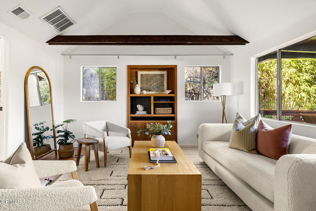 907 Crestwood Terrace