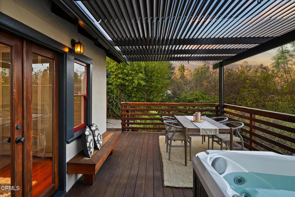 907 Crestwood Terrace