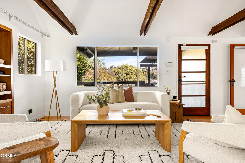 907 Crestwood Terrace