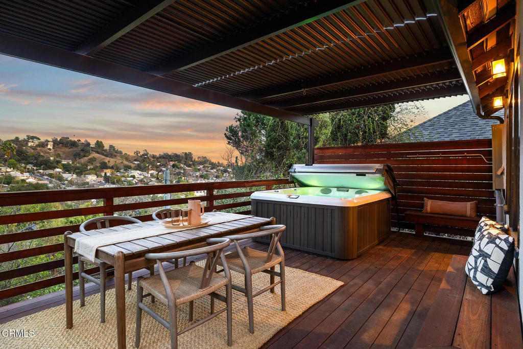 907 Crestwood Terrace