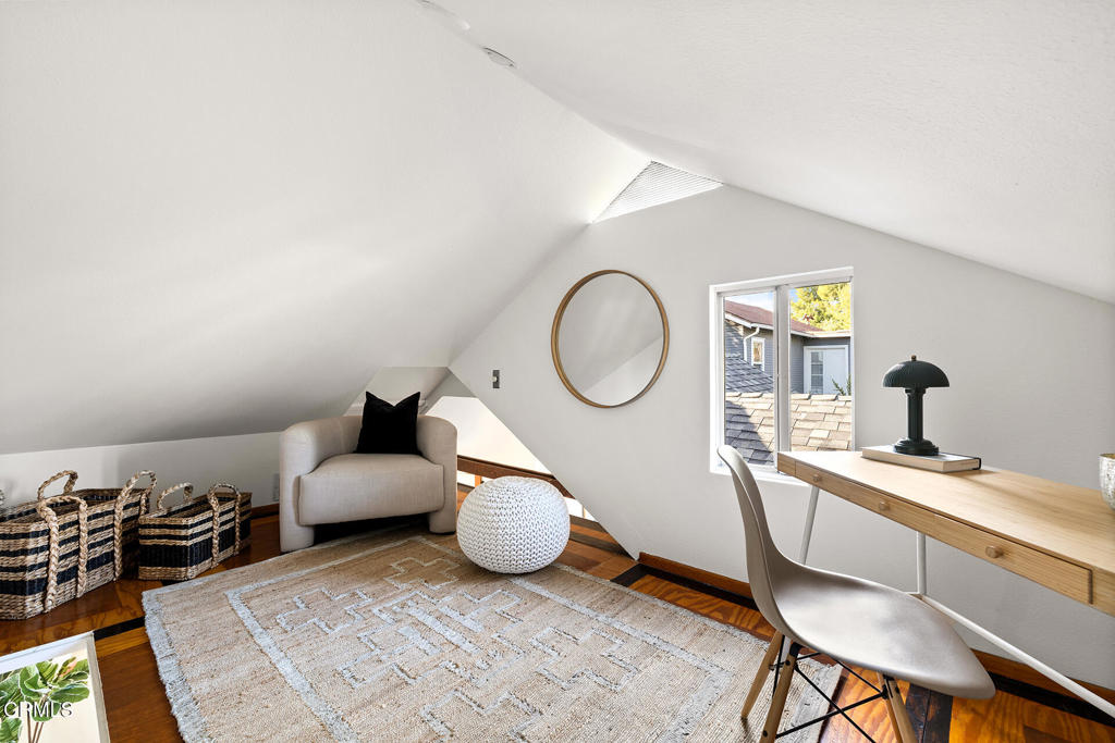 907 Crestwood Terrace