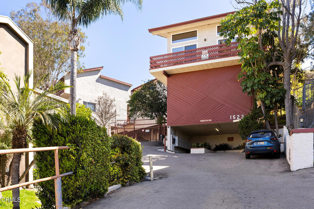 1523 E Windsor Road 206C