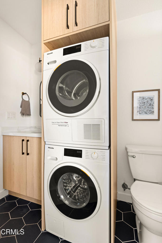 1523 E Windsor Road 206C