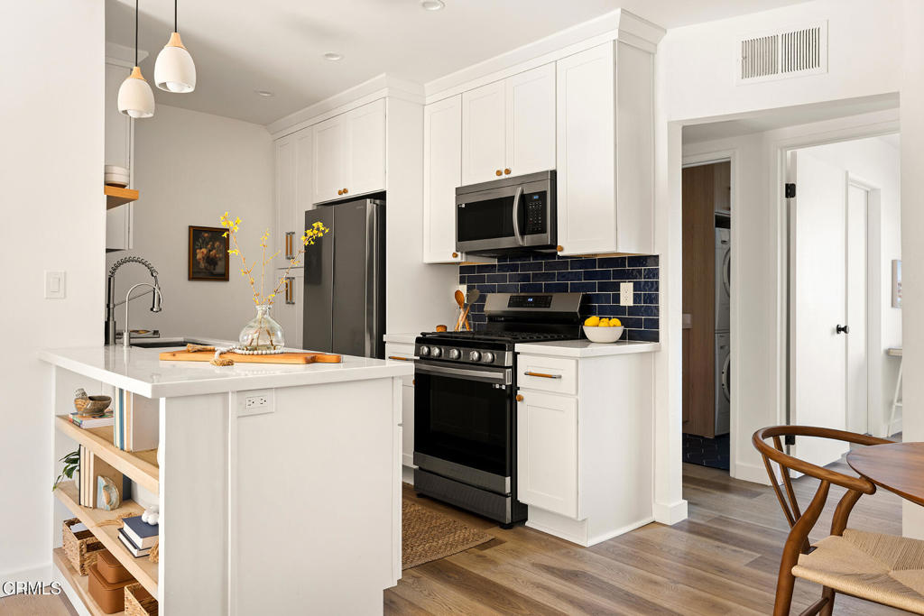 1523 E Windsor Road 206C