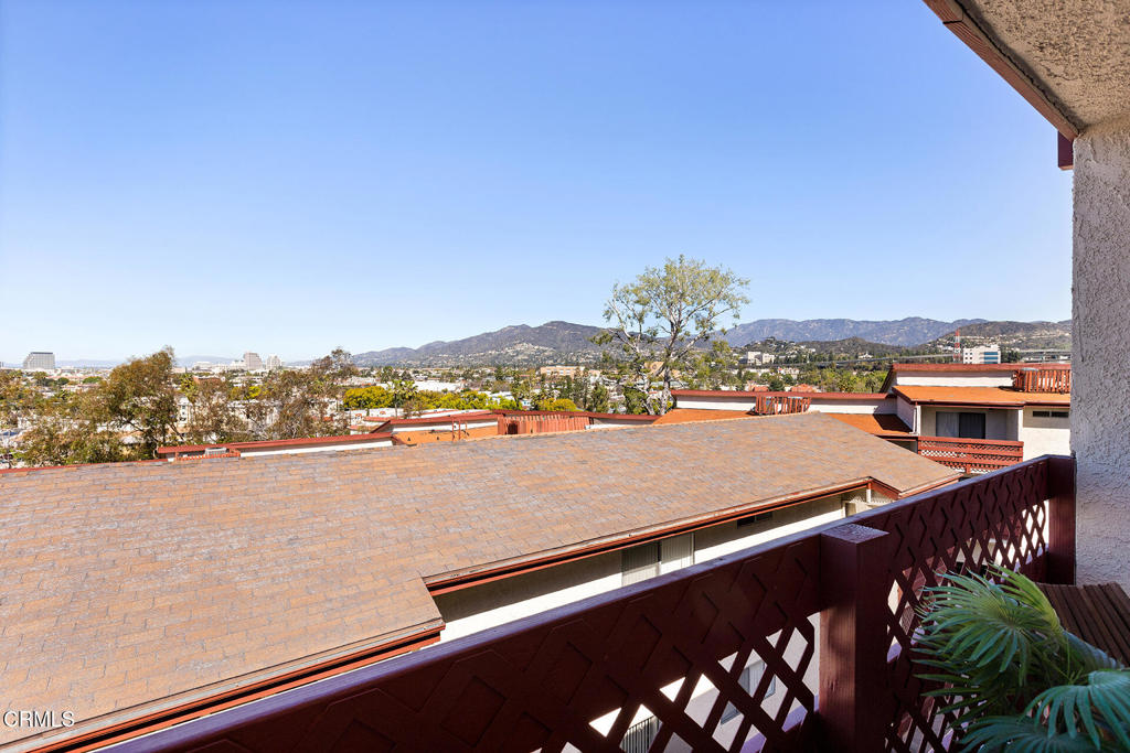 1523 E Windsor Road 206C