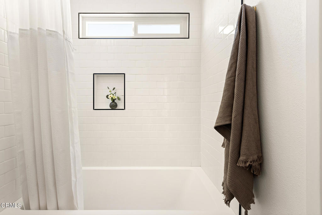 1523 E Windsor Road 206C