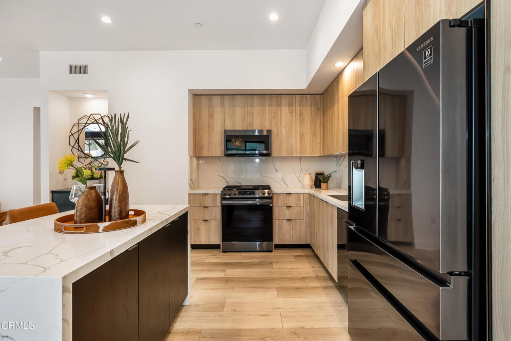 178 S Euclid Avenue 402