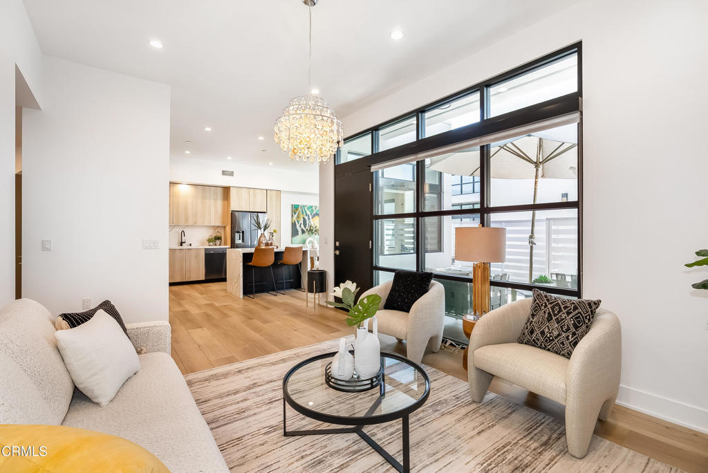 178 S Euclid Avenue 402