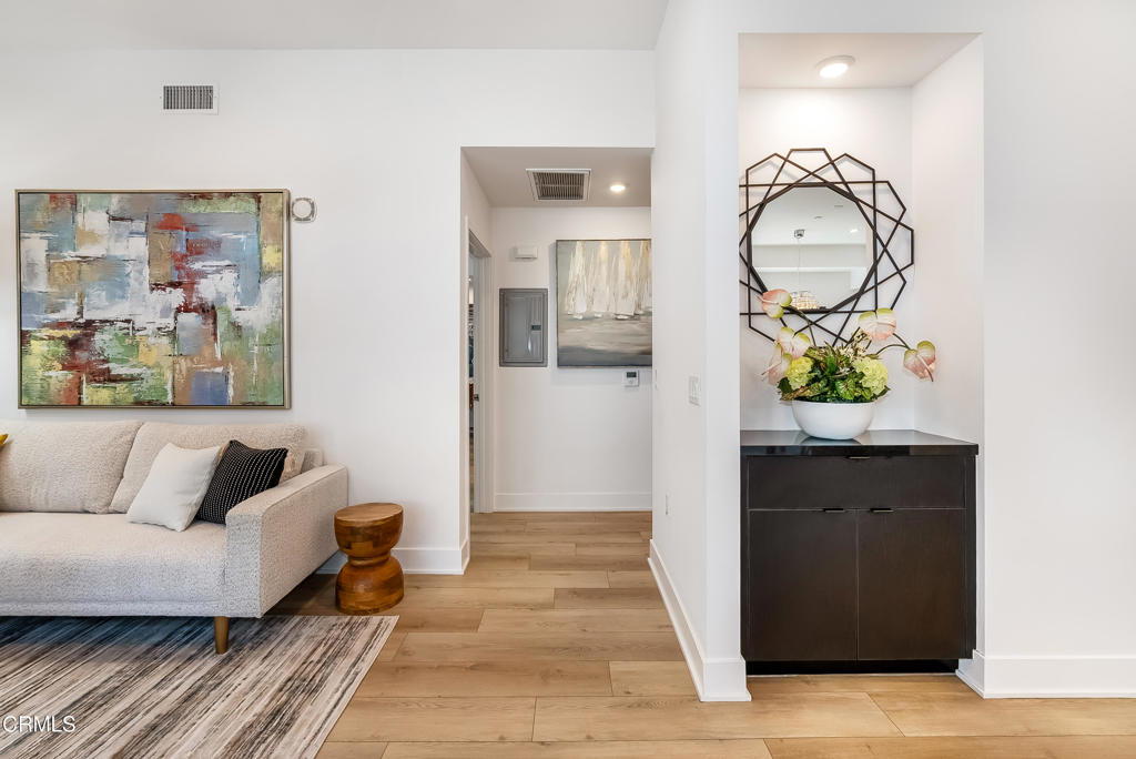 178 S Euclid Avenue 402