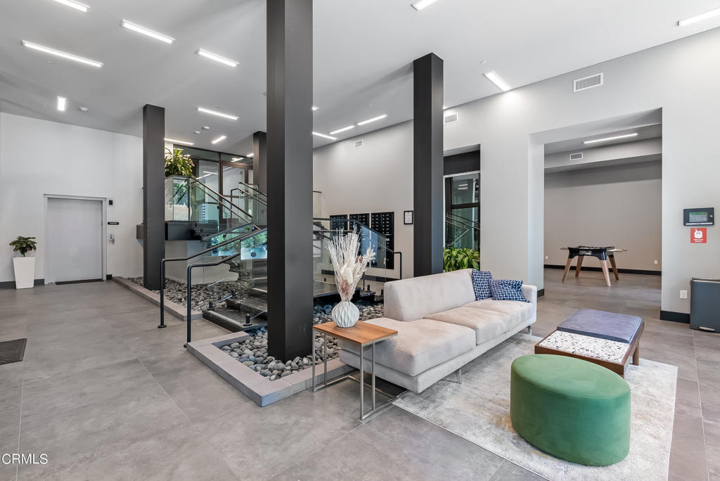 178 S Euclid Avenue 402