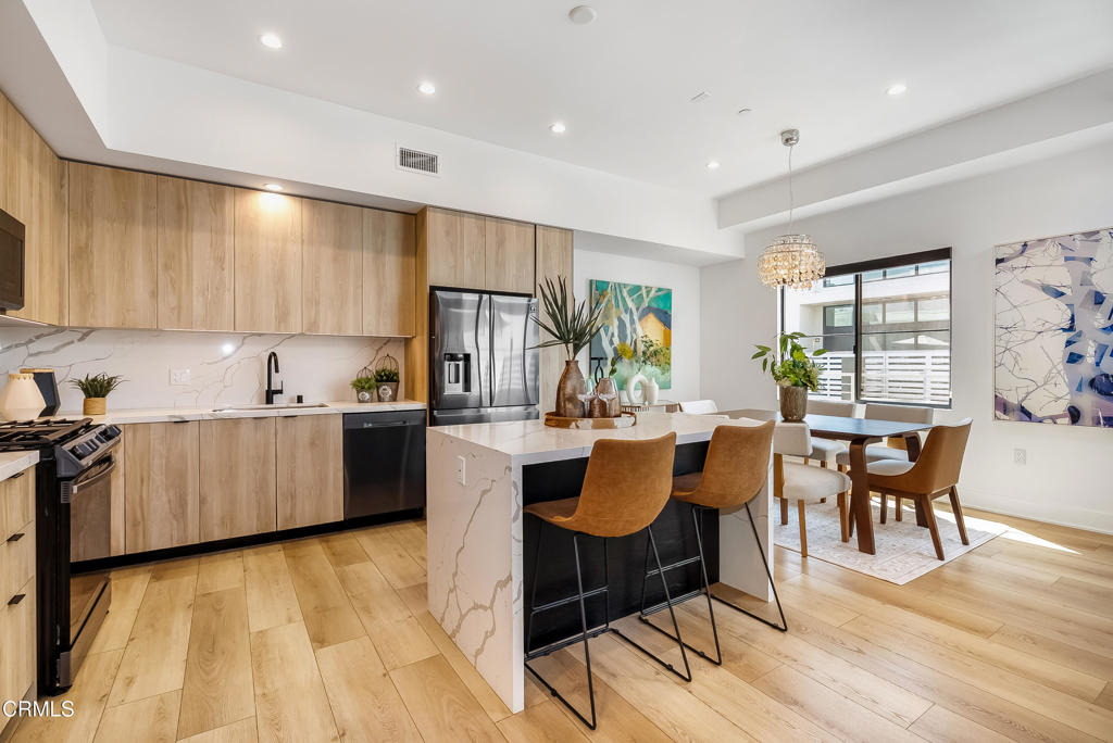 178 S Euclid Avenue 402