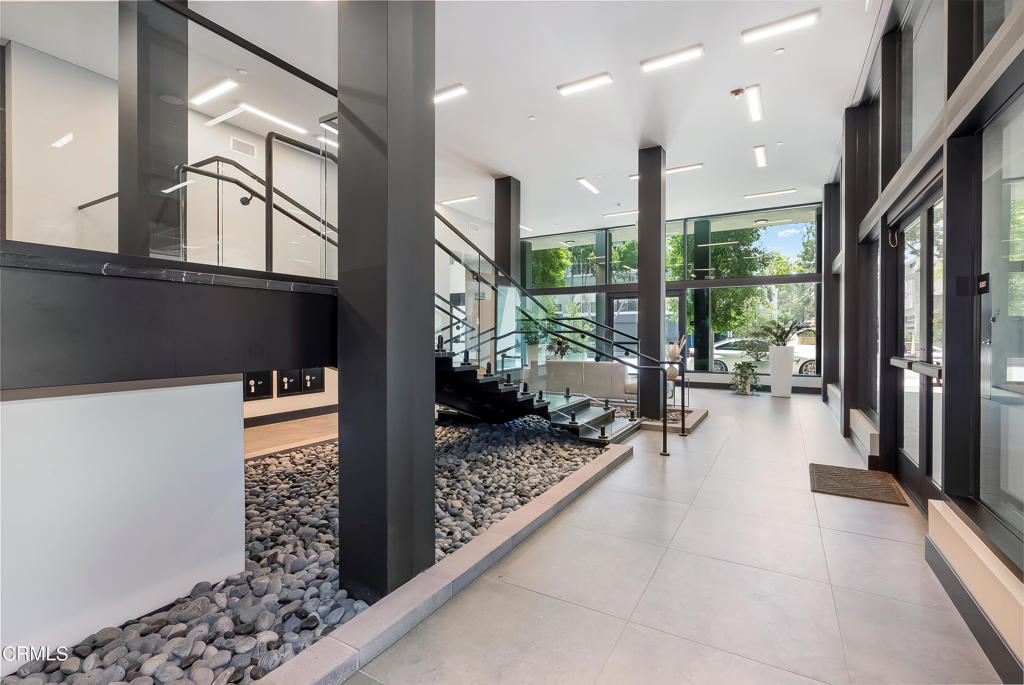 178 S Euclid Avenue 402