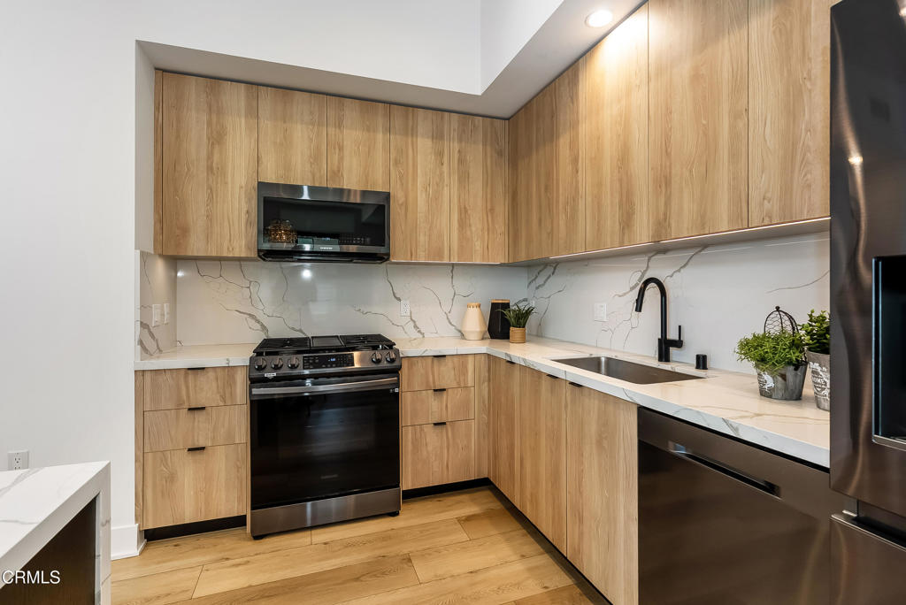 178 S Euclid Avenue 402