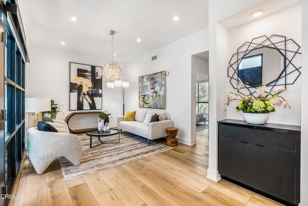 178 S Euclid Avenue 402