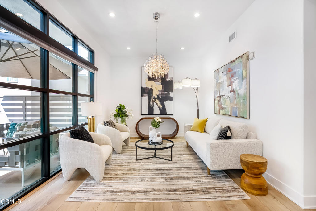 178 S Euclid Avenue 402